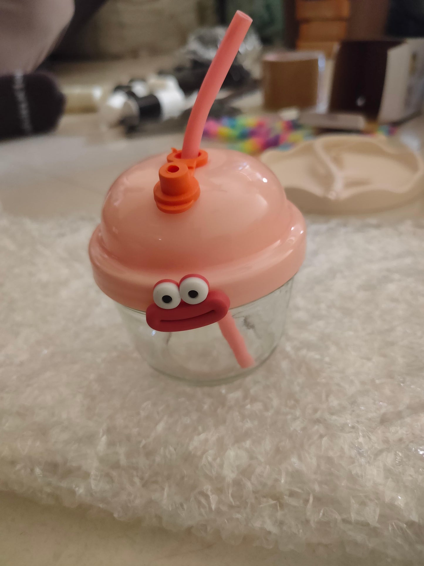 Livingdot funny glass cups for children with pink lid and playful eyes design with straw